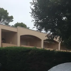 https://les-charmettes.fr-provencehotel.com