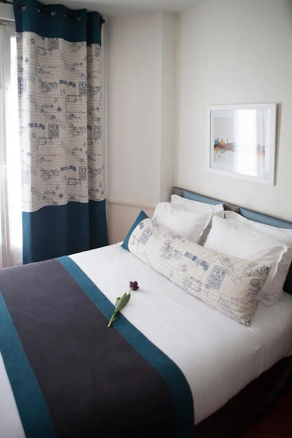 פריז Hotel La Manufacture 3*,  צרפת