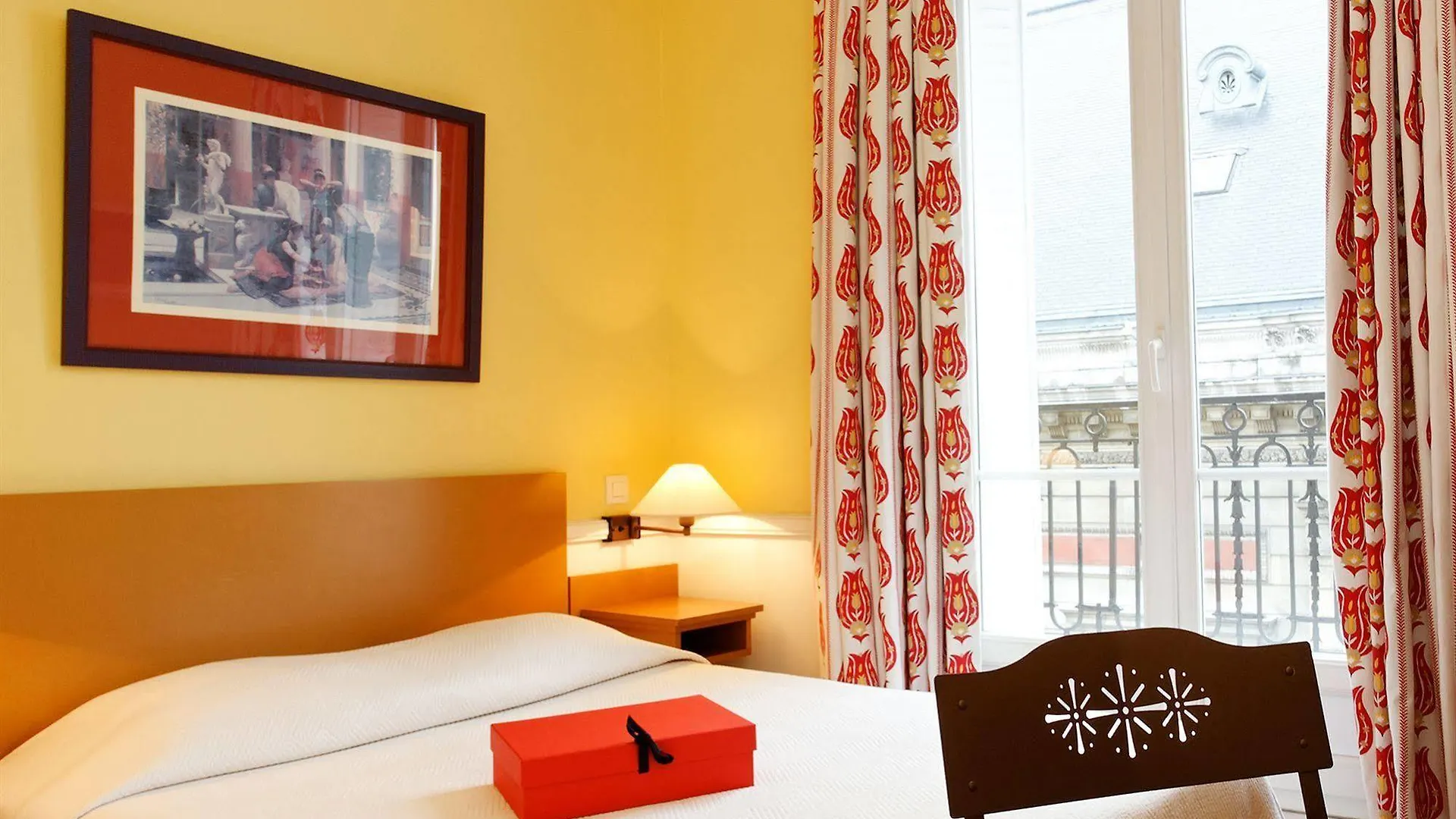 ***  פריז Hotel La Manufacture צרפת